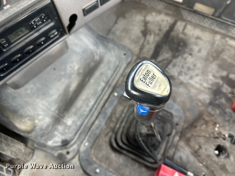 image for item DT6431 1999 Sterling L9500 truck cab and chassis