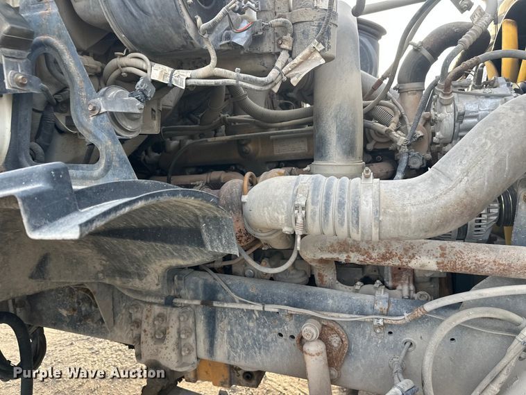 image for item DT6431 1999 Sterling L9500 truck cab and chassis