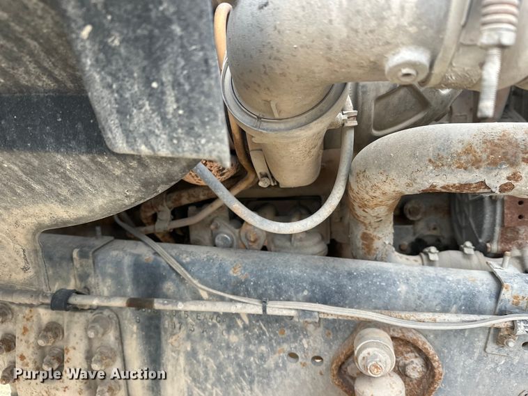 image for item DT6431 1999 Sterling L9500 truck cab and chassis