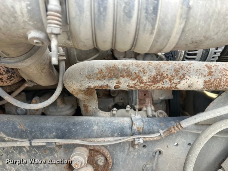 image for item DT6431 1999 Sterling L9500 truck cab and chassis