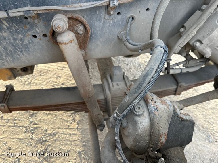 image for item DT6431 1999 Sterling L9500 truck cab and chassis