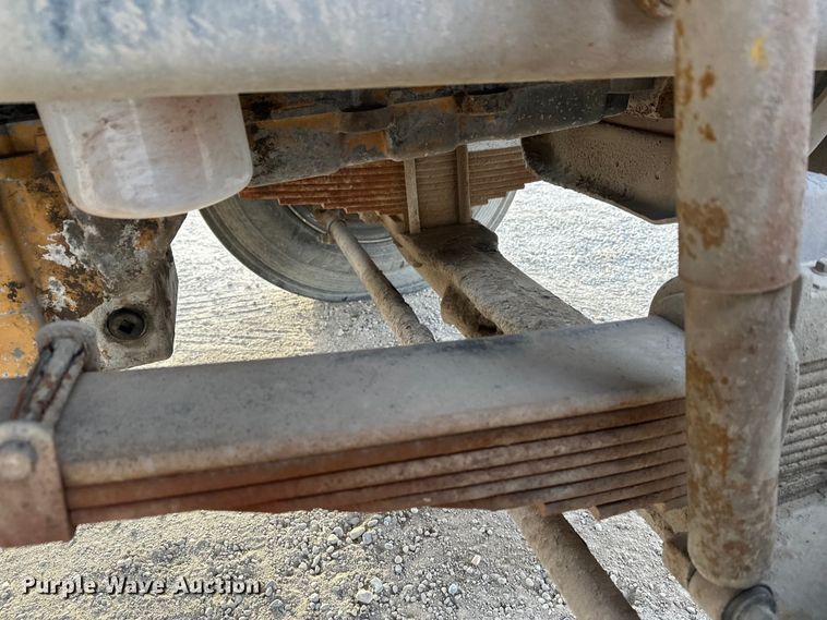 image for item DT6431 1999 Sterling L9500 truck cab and chassis