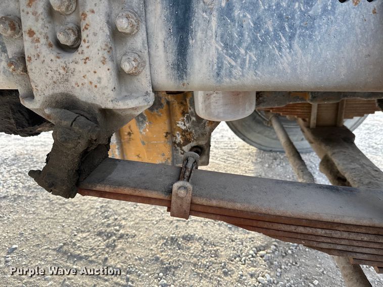 image for item DT6431 1999 Sterling L9500 truck cab and chassis