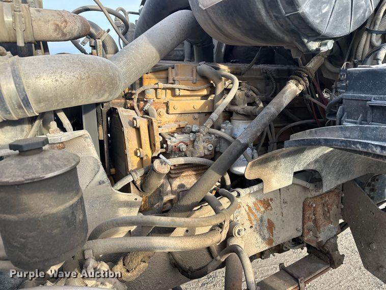 image for item DT6431 1999 Sterling L9500 truck cab and chassis