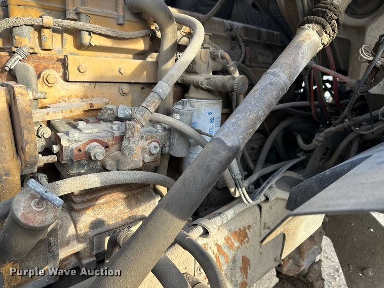 image for item DT6431 1999 Sterling L9500 truck cab and chassis