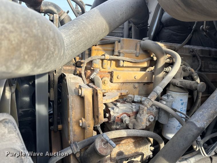 image for item DT6431 1999 Sterling L9500 truck cab and chassis