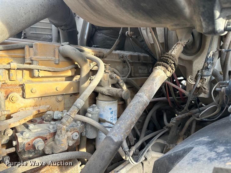 image for item DT6431 1999 Sterling L9500 truck cab and chassis