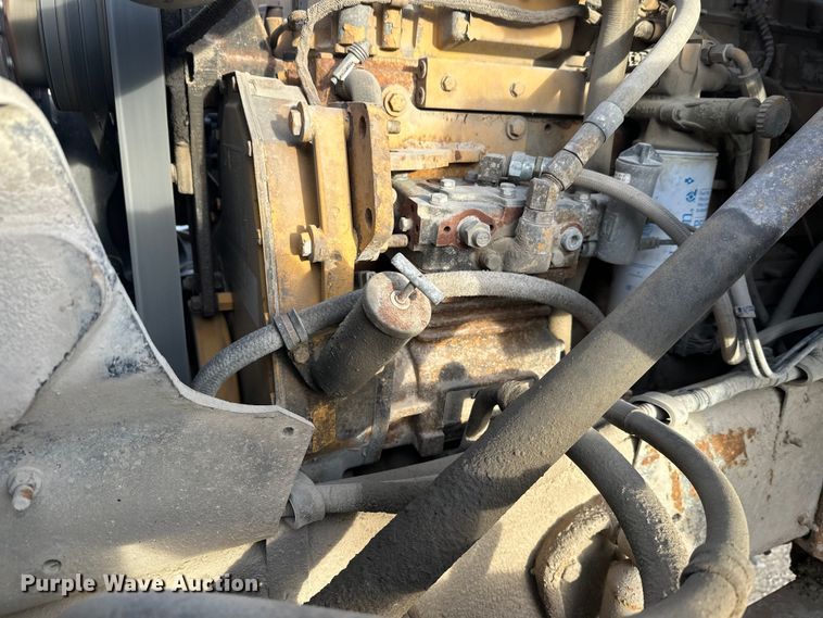 image for item DT6431 1999 Sterling L9500 truck cab and chassis