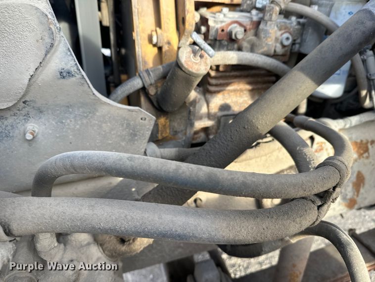 image for item DT6431 1999 Sterling L9500 truck cab and chassis