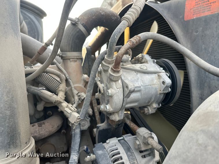 image for item DT6431 1999 Sterling L9500 truck cab and chassis