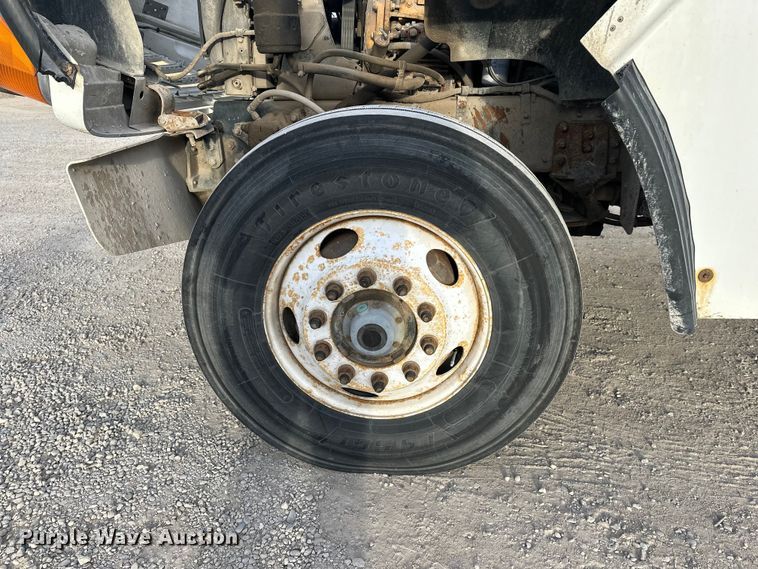 image for item DT6431 1999 Sterling L9500 truck cab and chassis