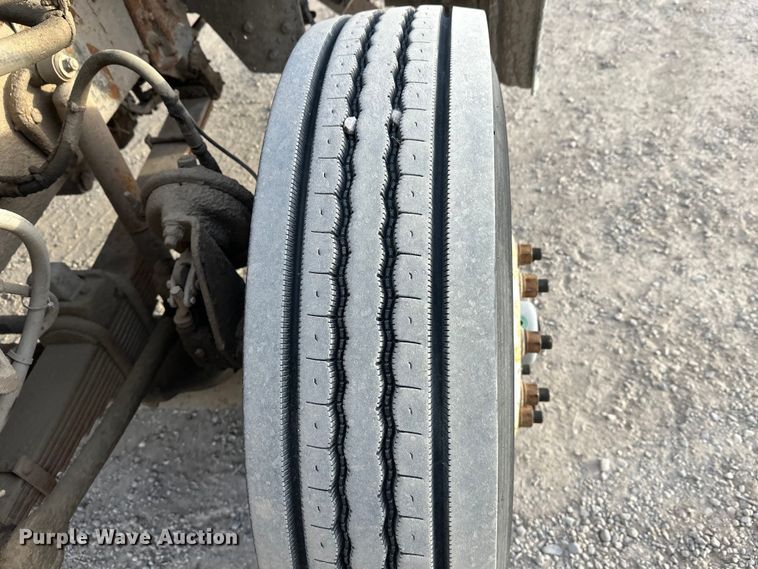 image for item DT6431 1999 Sterling L9500 truck cab and chassis