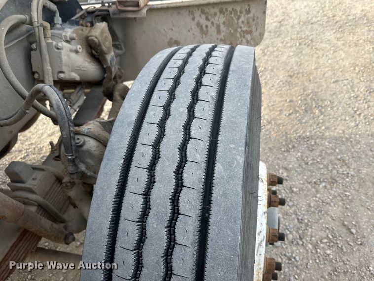 image for item DT6431 1999 Sterling L9500 truck cab and chassis