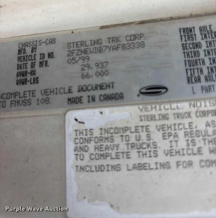 image for item DT6431 1999 Sterling L9500 truck cab and chassis