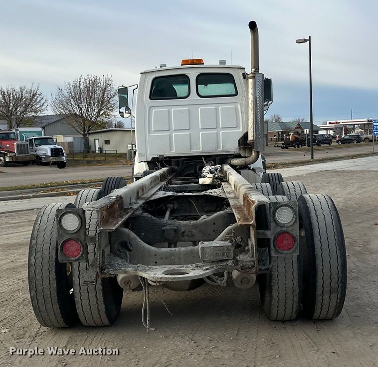 image for item DT6432 1999 Sterling L-Line truck cab and chassis