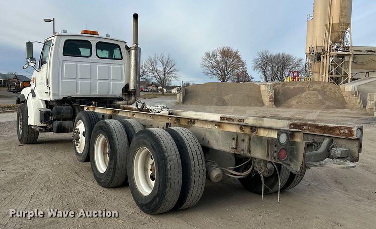 image for item DT6432 1999 Sterling L-Line truck cab and chassis