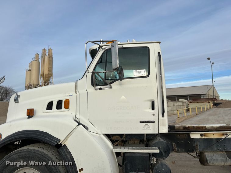 image for item DT6432 1999 Sterling L-Line truck cab and chassis