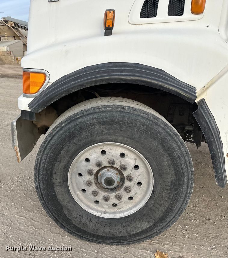 image for item DT6432 1999 Sterling L-Line truck cab and chassis