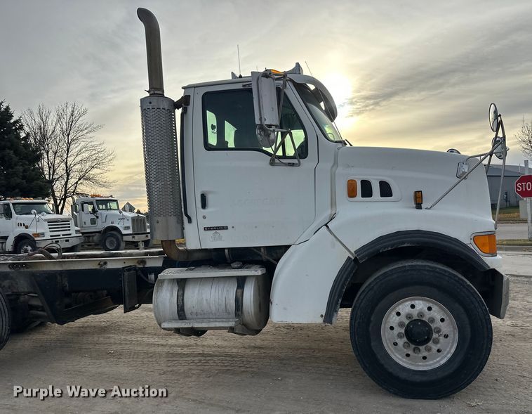 image for item DT6432 1999 Sterling L-Line truck cab and chassis