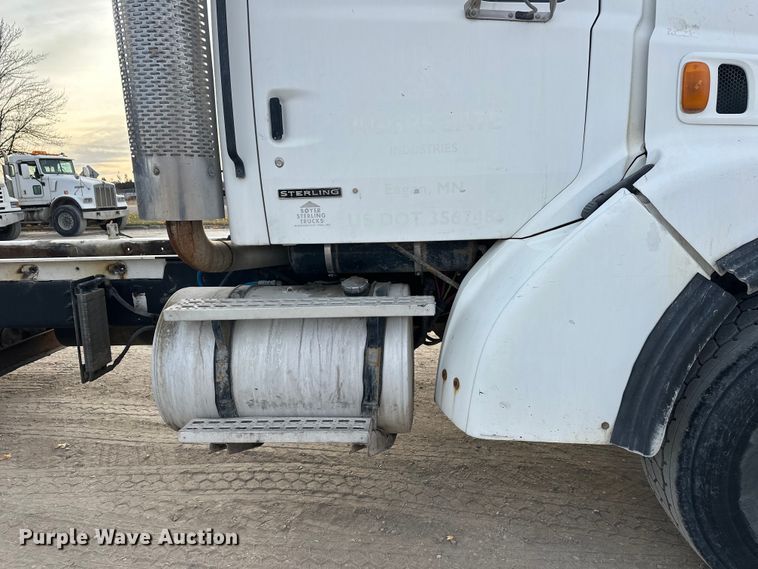 image for item DT6432 1999 Sterling L-Line truck cab and chassis