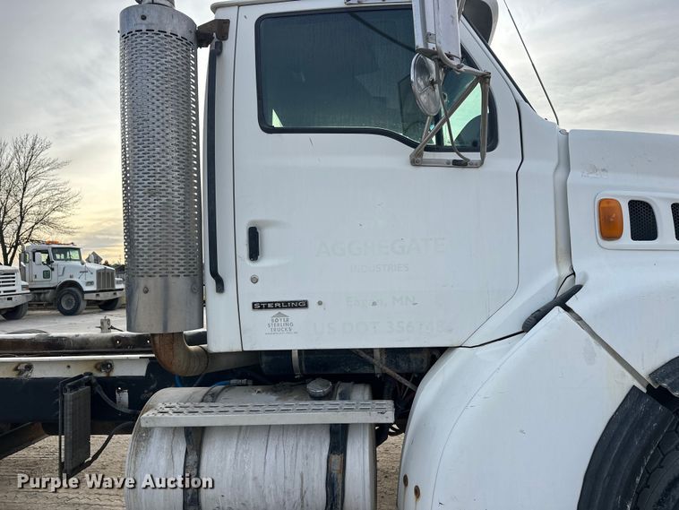 image for item DT6432 1999 Sterling L-Line truck cab and chassis