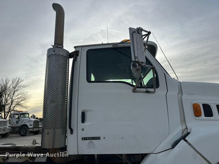 image for item DT6432 1999 Sterling L-Line truck cab and chassis