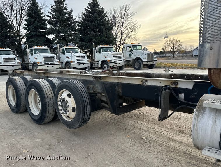 image for item DT6432 1999 Sterling L-Line truck cab and chassis