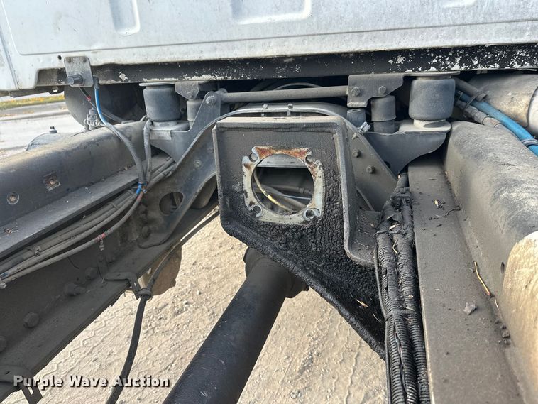 image for item DT6432 1999 Sterling L-Line truck cab and chassis