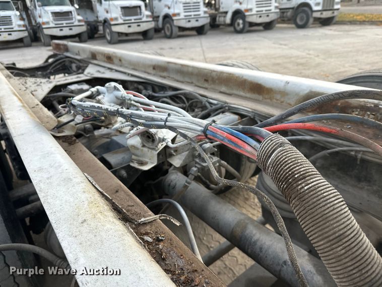 image for item DT6432 1999 Sterling L-Line truck cab and chassis