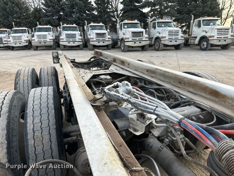 image for item DT6432 1999 Sterling L-Line truck cab and chassis