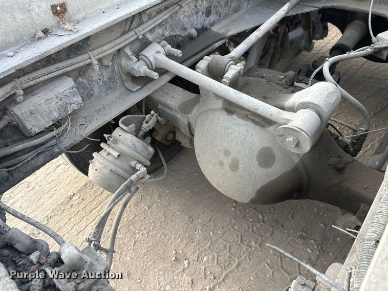 image for item DT6432 1999 Sterling L-Line truck cab and chassis