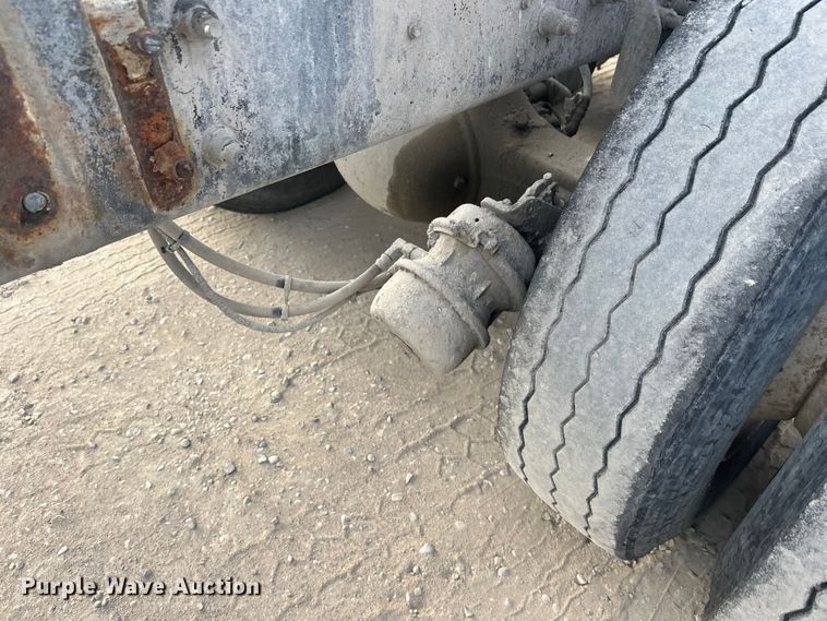 image for item DT6432 1999 Sterling L-Line truck cab and chassis