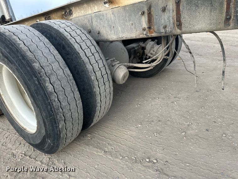 image for item DT6432 1999 Sterling L-Line truck cab and chassis