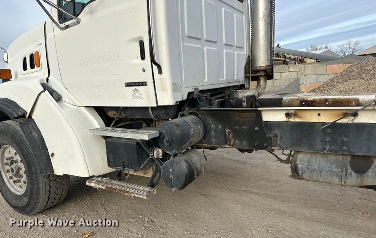 image for item DT6432 1999 Sterling L-Line truck cab and chassis