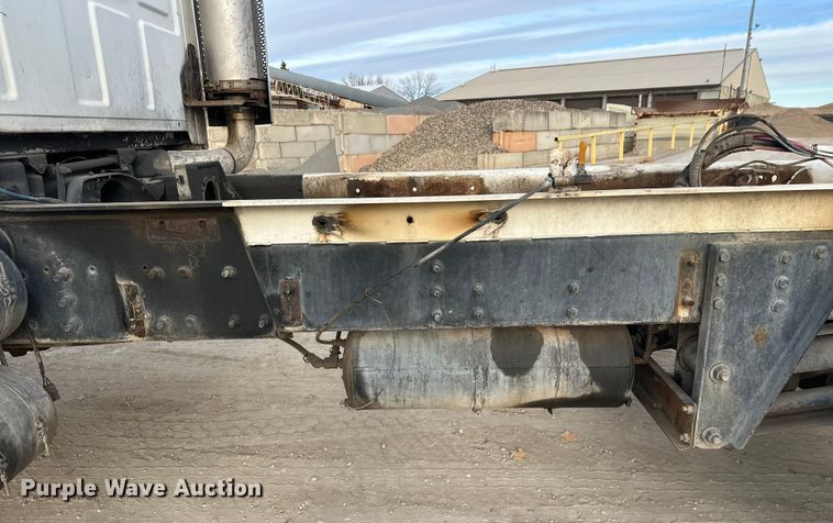 image for item DT6432 1999 Sterling L-Line truck cab and chassis