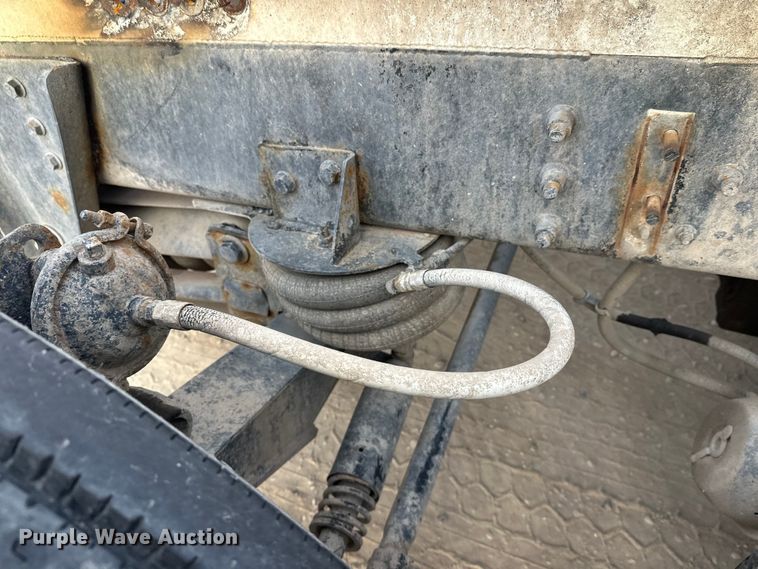 image for item DT6432 1999 Sterling L-Line truck cab and chassis