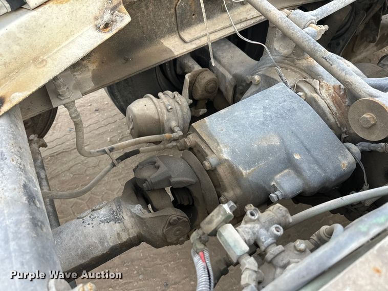 image for item DT6432 1999 Sterling L-Line truck cab and chassis