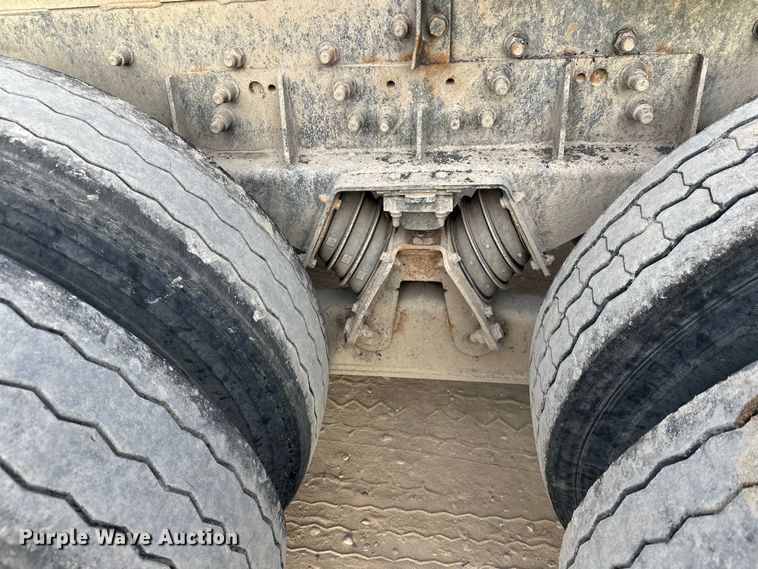 image for item DT6432 1999 Sterling L-Line truck cab and chassis