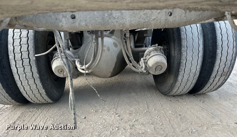 image for item DT6432 1999 Sterling L-Line truck cab and chassis