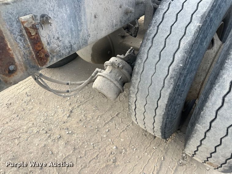 image for item DT6432 1999 Sterling L-Line truck cab and chassis