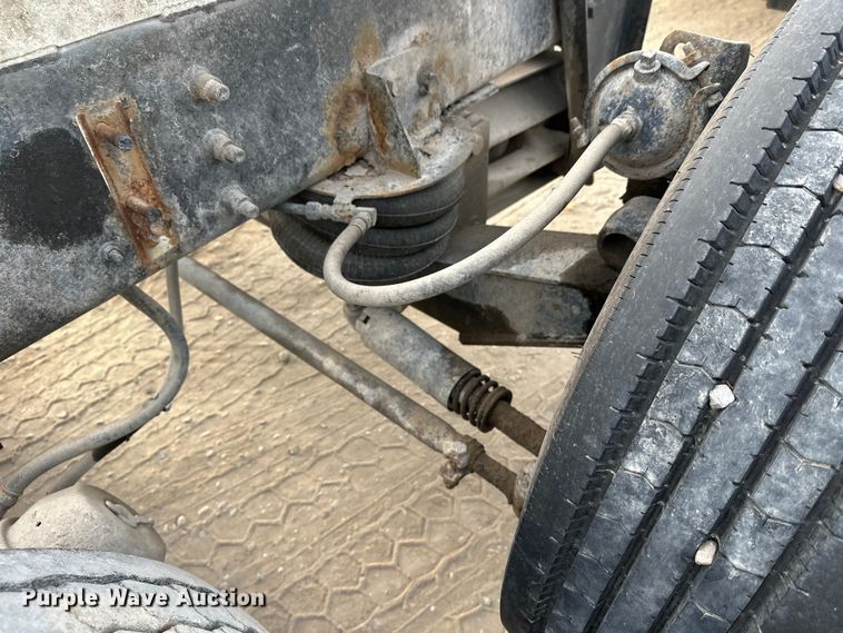 image for item DT6432 1999 Sterling L-Line truck cab and chassis