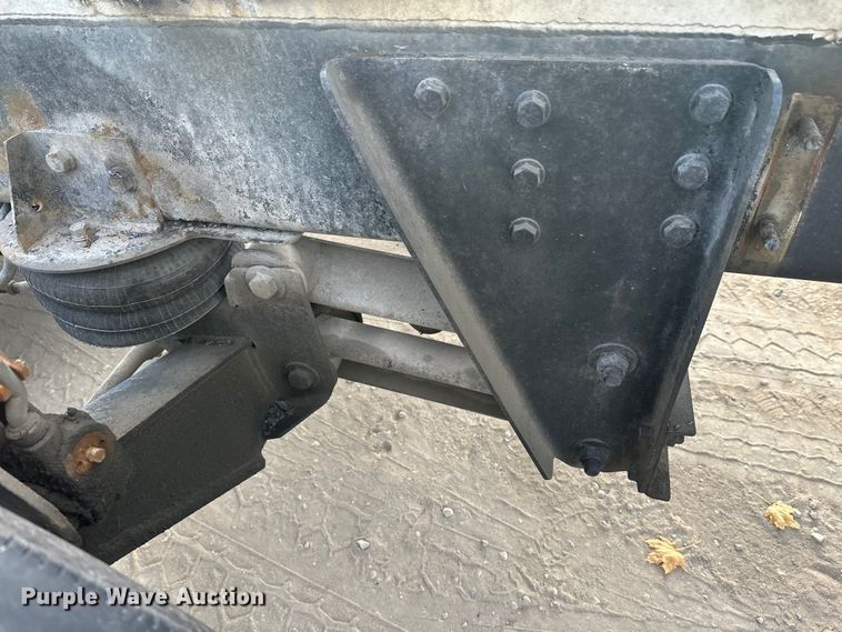 image for item DT6432 1999 Sterling L-Line truck cab and chassis