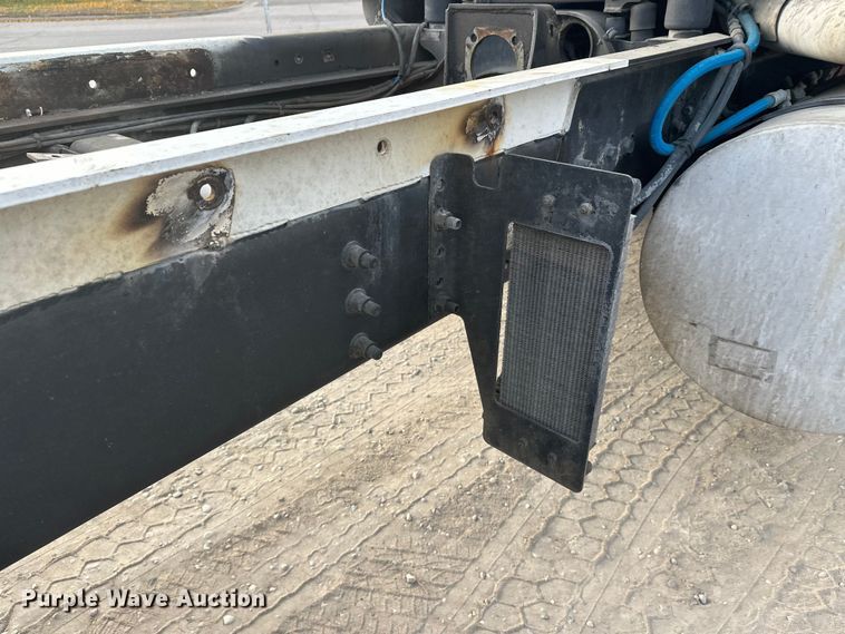 image for item DT6432 1999 Sterling L-Line truck cab and chassis