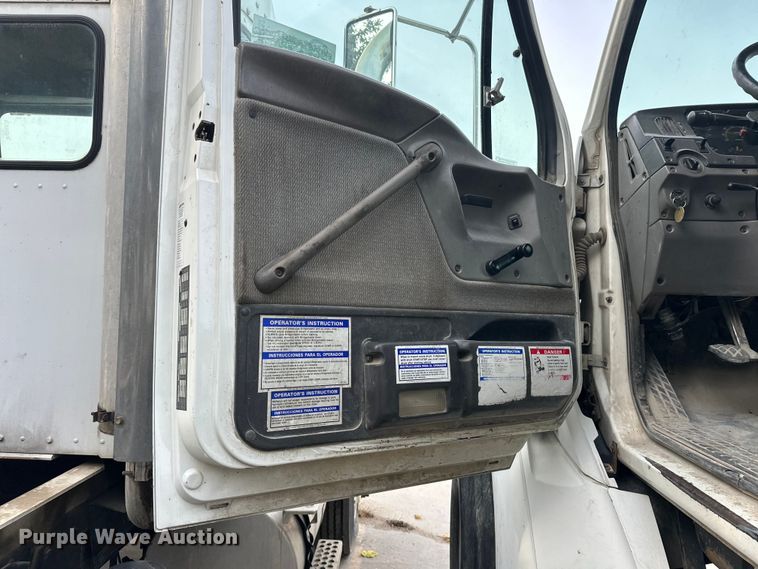 image for item DT6432 1999 Sterling L-Line truck cab and chassis