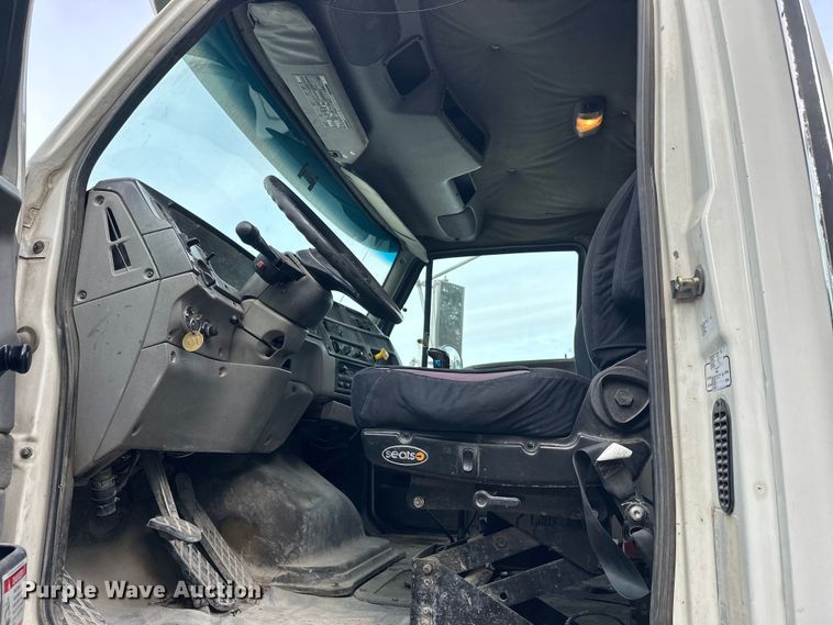 image for item DT6432 1999 Sterling L-Line truck cab and chassis