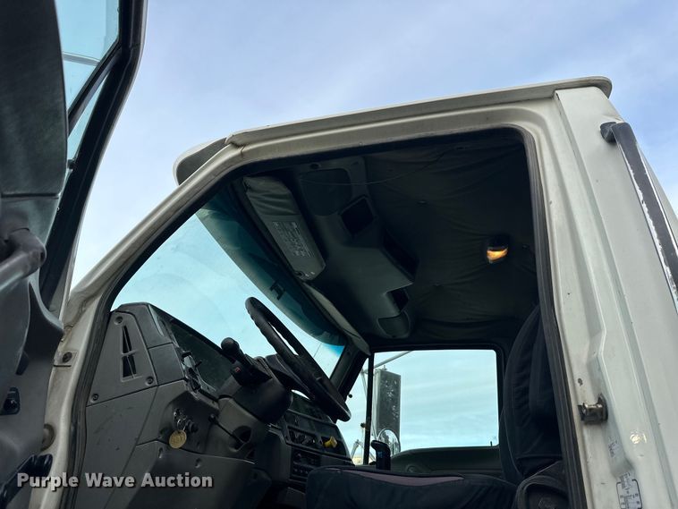 image for item DT6432 1999 Sterling L-Line truck cab and chassis