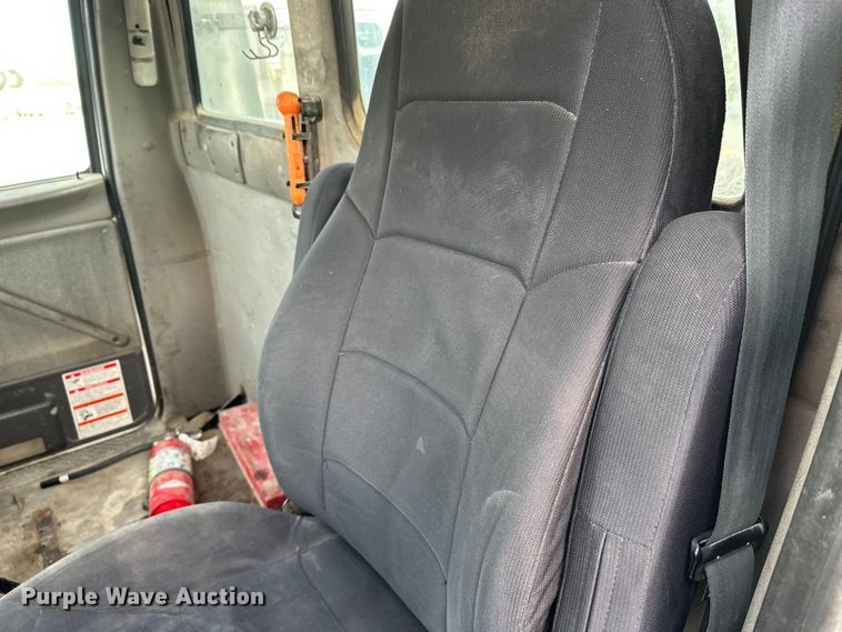 image for item DT6432 1999 Sterling L-Line truck cab and chassis