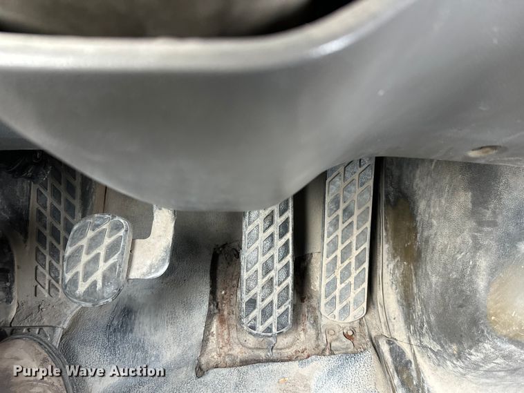 image for item DT6432 1999 Sterling L-Line truck cab and chassis