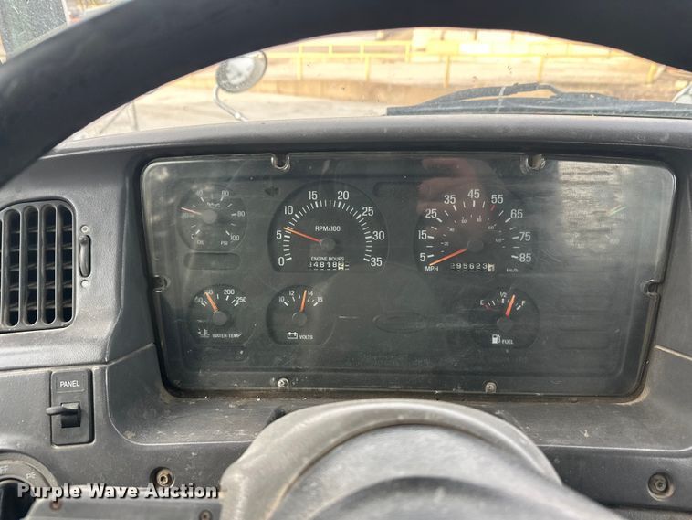 image for item DT6432 1999 Sterling L-Line truck cab and chassis