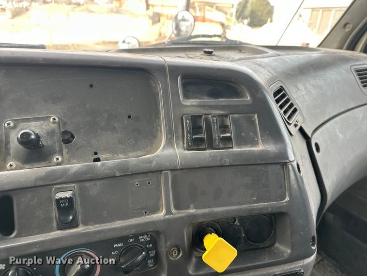 image for item DT6432 1999 Sterling L-Line truck cab and chassis